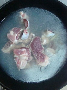 東莞食材配送?中心談?wù)劊男┤瞬贿m合喝豬筒骨湯？