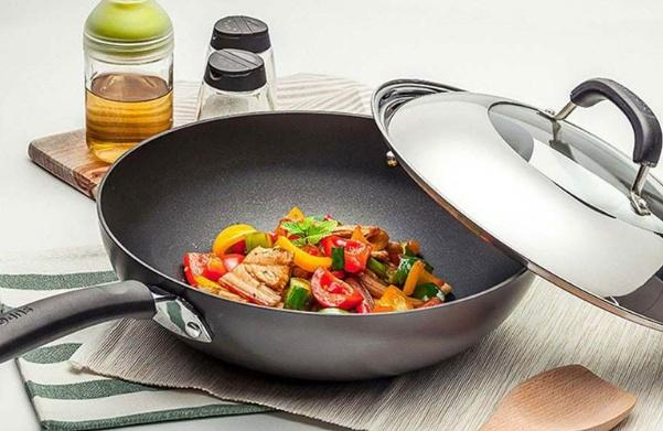 學(xué)校食堂配送中心為您講解：不粘鍋為什么不粘鍋？