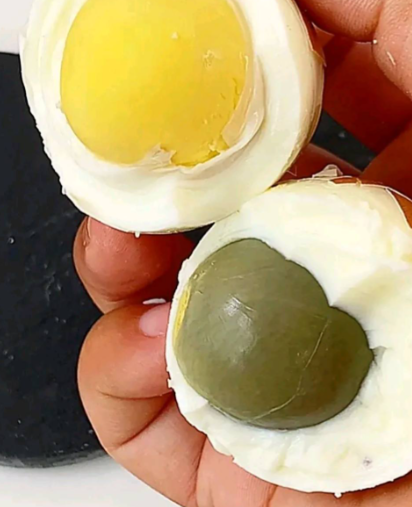 煮雞蛋為什么蛋黃變綠了？