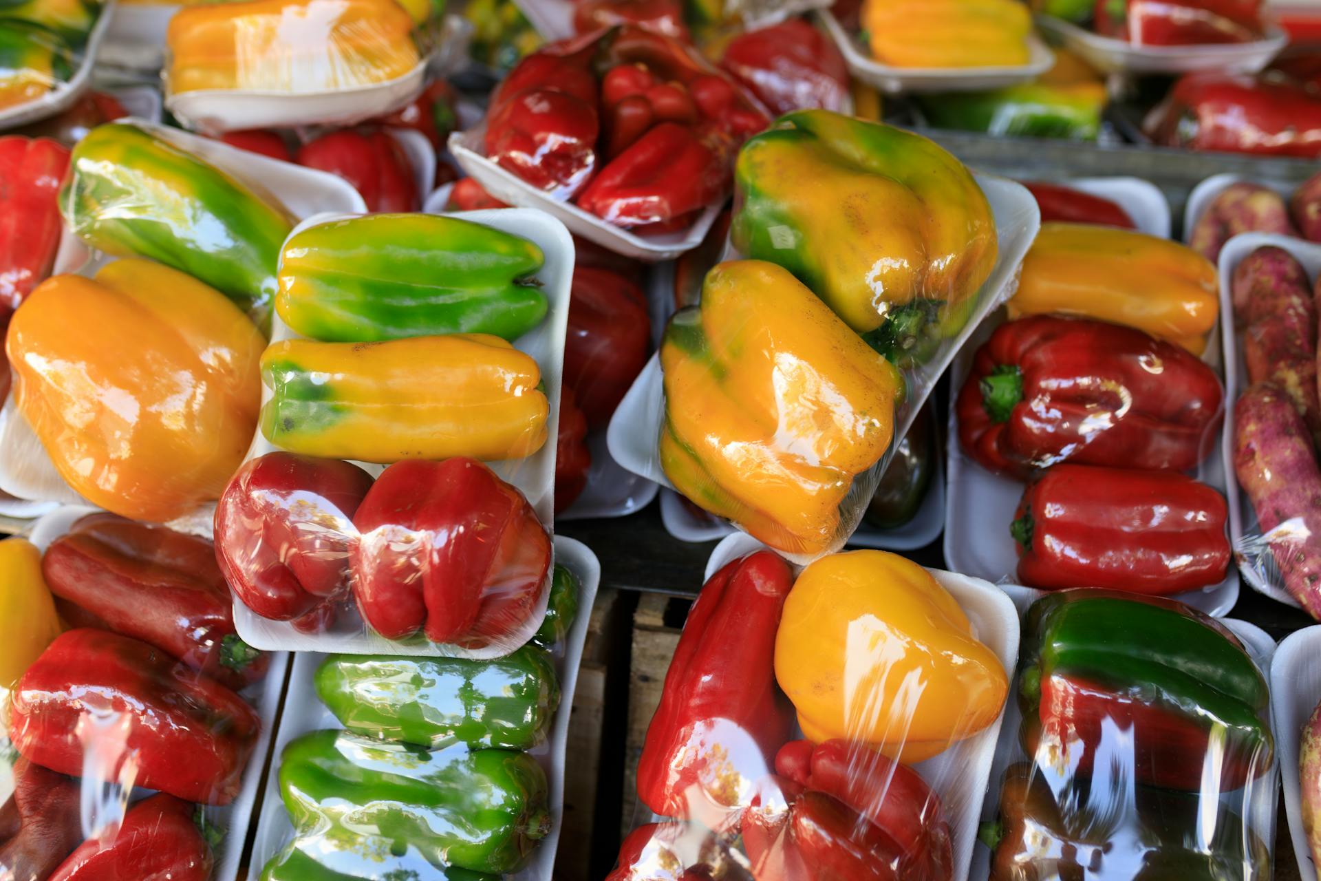 ?保鮮膜裹得越緊越保鮮？很多人都錯了！深圳農(nóng)產(chǎn)品配送公司為您科普